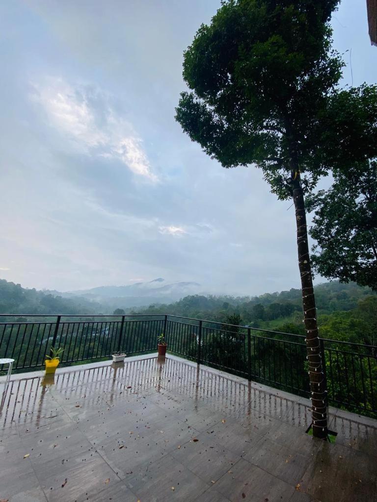 Bed and Breakfast Misty Hideout Kakkadampoyil Екстер'єр фото